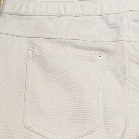 HUE Classic White Stretch Denim Leggings - Picture 8 of 16